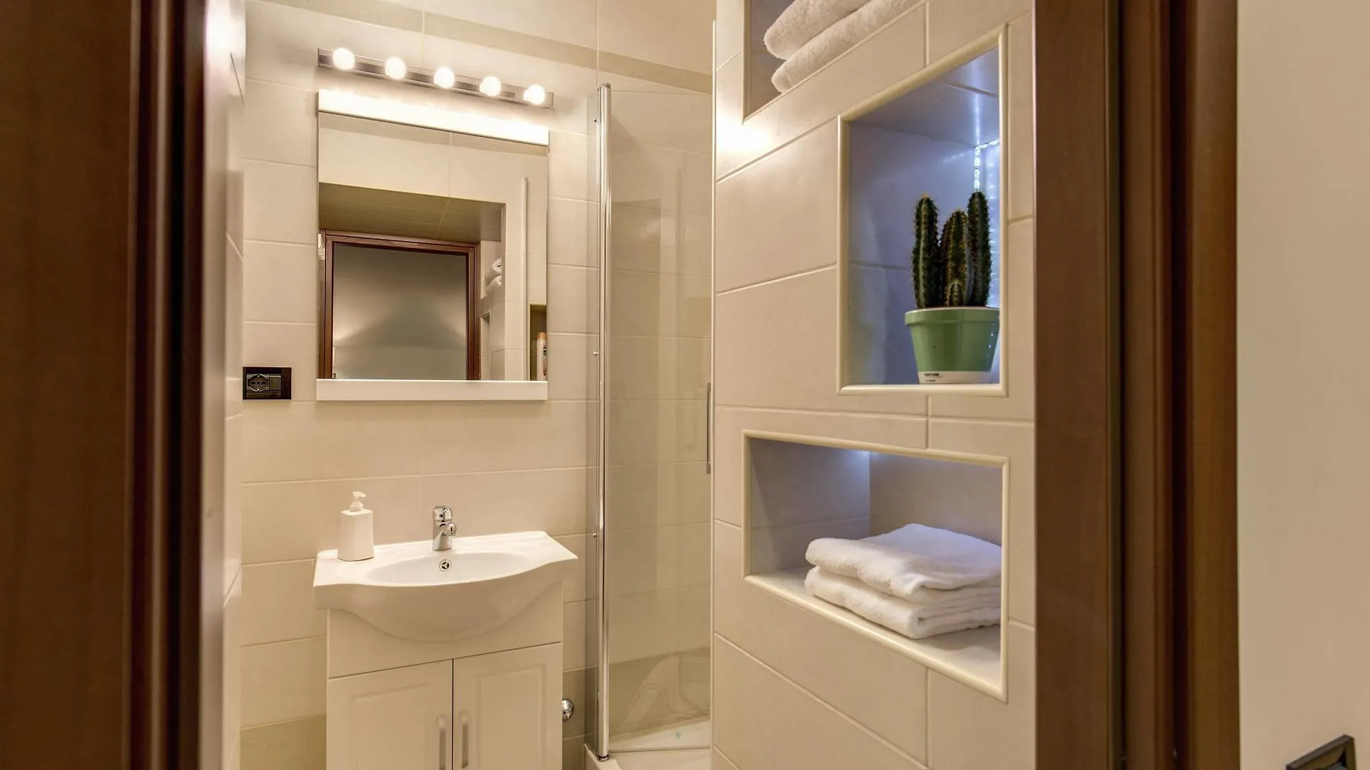 Artemis Guest House Rome